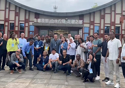 【新聞播報】千久發(fā)花椒基地迎來發(fā)展中國家研修人員參觀考察